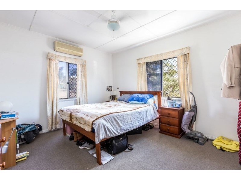 207 Blackstone Road, Silkstone QLD 4304