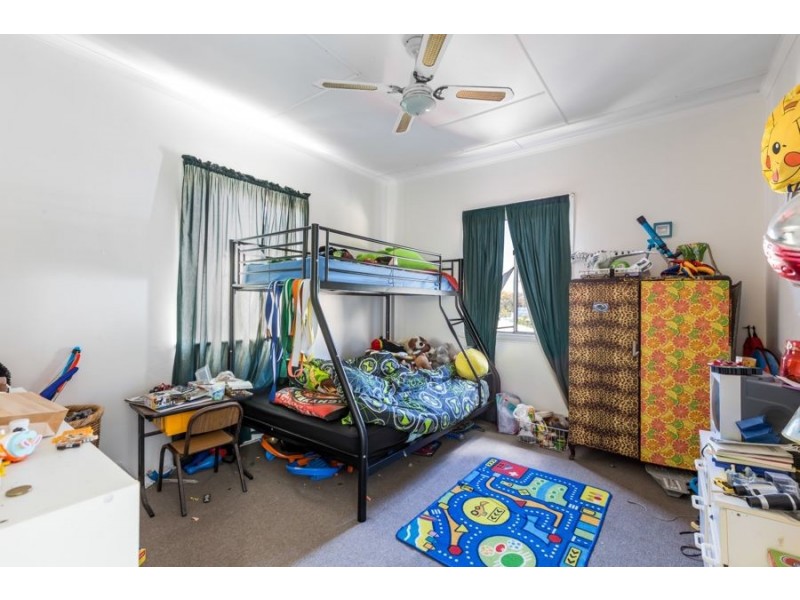 207 Blackstone Road, Silkstone QLD 4304