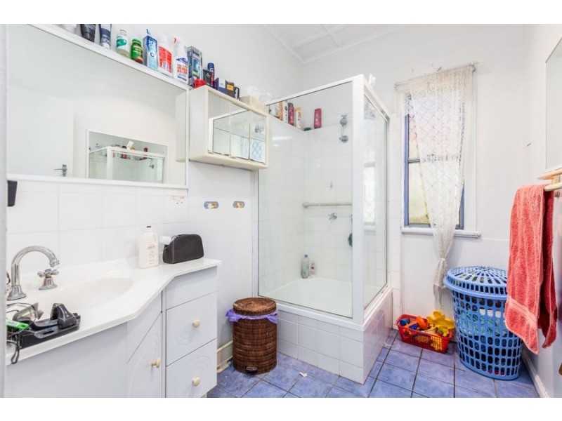 207 Blackstone Road, Silkstone QLD 4304