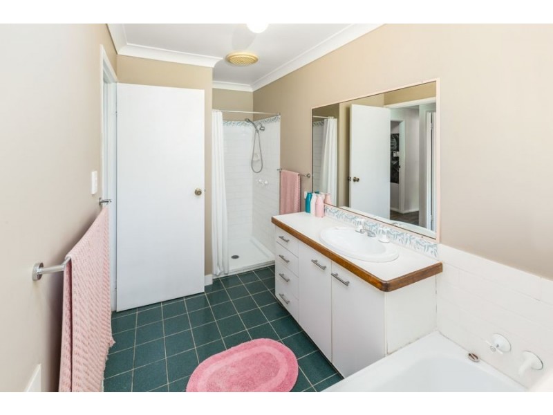 32 Kirkston Place, Pine Mountain QLD 4306