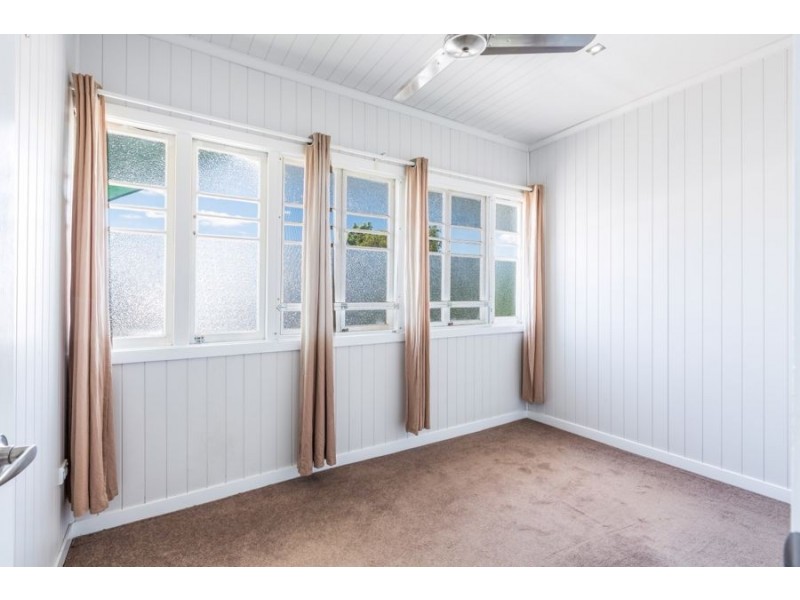 23 Morris Street, Silkstone QLD 4304