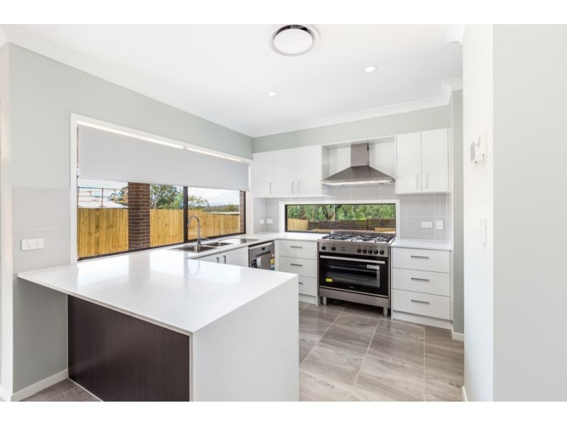 9 Soho Drive, Deebing Heights QLD 4306