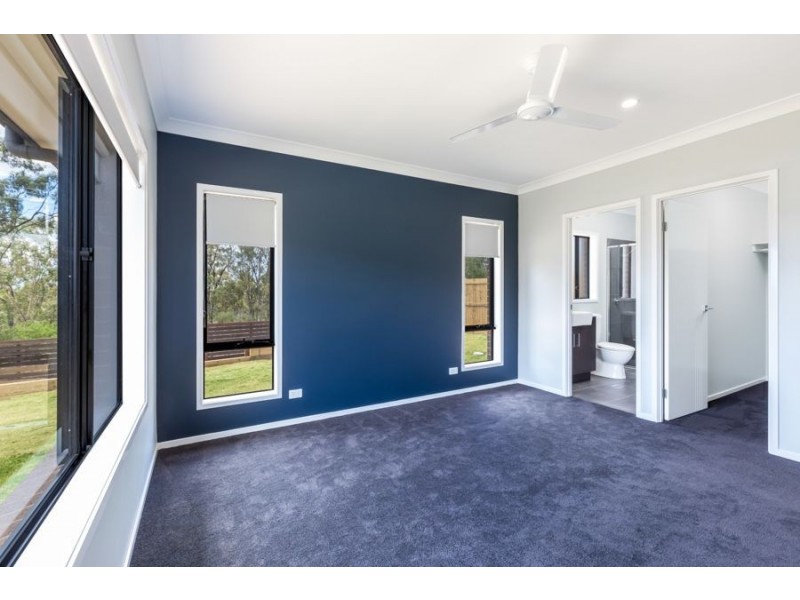9 Soho Drive, Deebing Heights QLD 4306