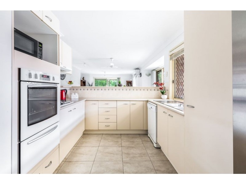 5 Lakewood Court, Flinders View QLD 4305