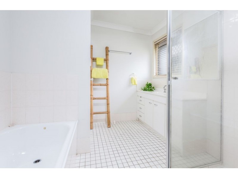 5 Lakewood Court, Flinders View QLD 4305