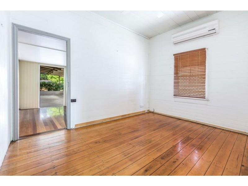 27 Smith Street, North Ipswich QLD 4305