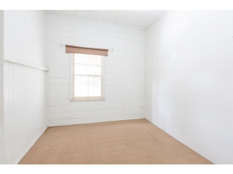 27 Smith Street, North Ipswich QLD 4305