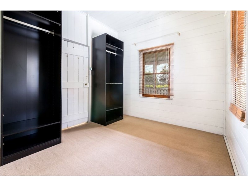 27 Smith Street, North Ipswich QLD 4305