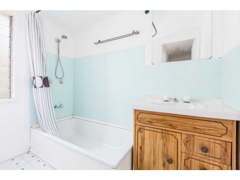 27 Smith Street, North Ipswich QLD 4305