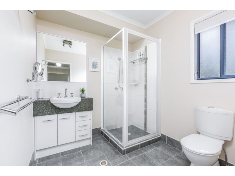 16 Bolingbroke Street East, Fernvale QLD 4306