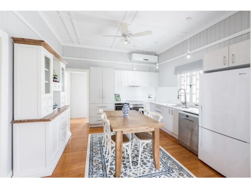 89 Glebe Road, Silkstone QLD 4304