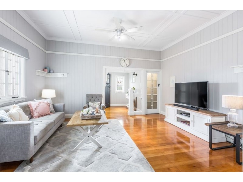 89 Glebe Road, Silkstone QLD 4304