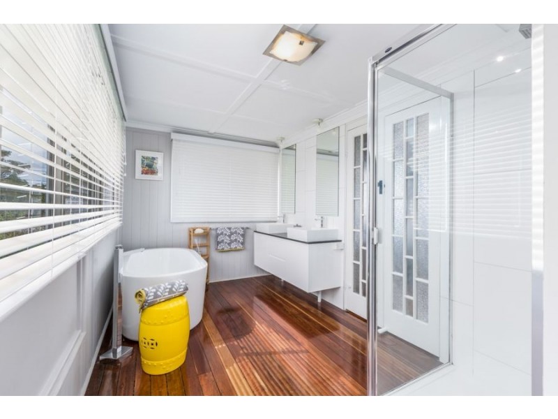 89 Glebe Road, Silkstone QLD 4304