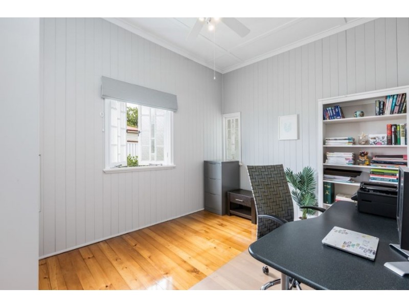89 Glebe Road, Silkstone QLD 4304