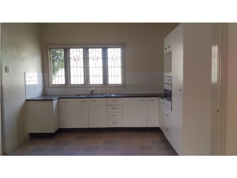 2 Woodgate Street, Churchill QLD 4305