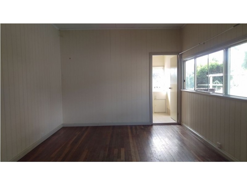 2 Woodgate Street, Churchill QLD 4305