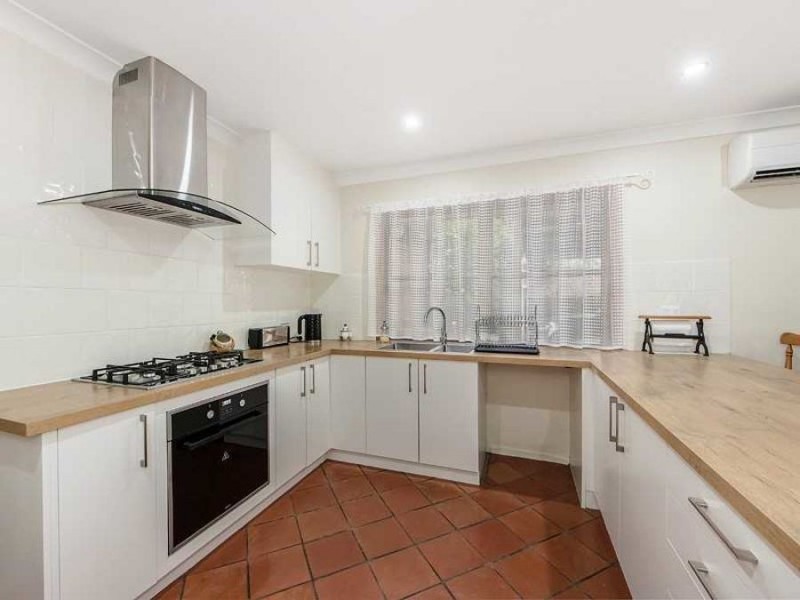 1 Tallarook Court, Karana Downs QLD 4306
