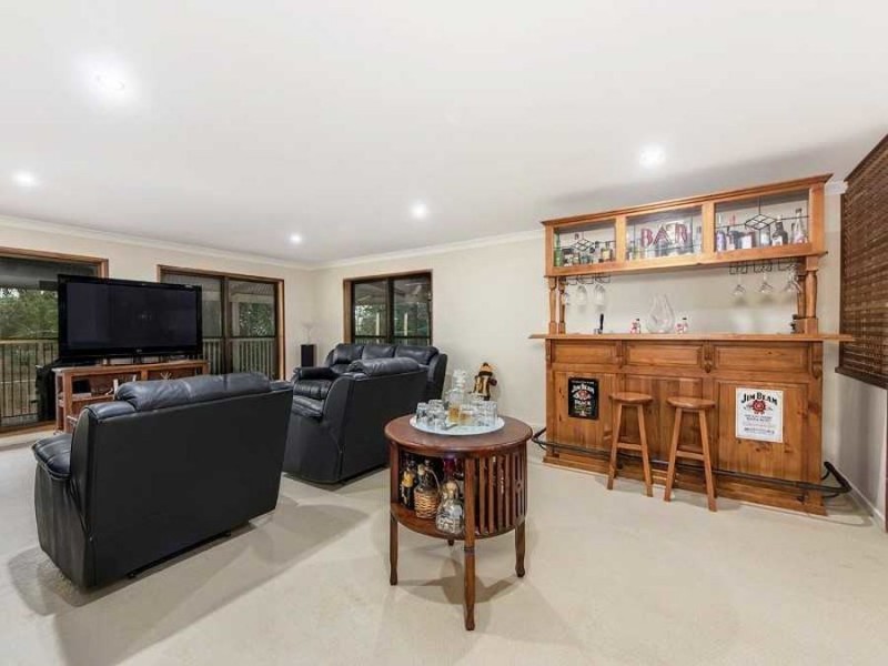 1 Tallarook Court, Karana Downs QLD 4306