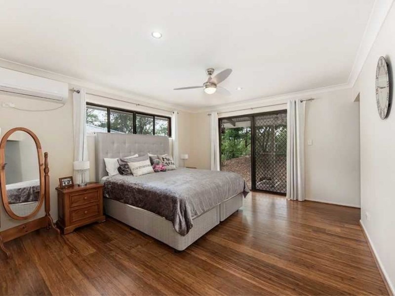 1 Tallarook Court, Karana Downs QLD 4306