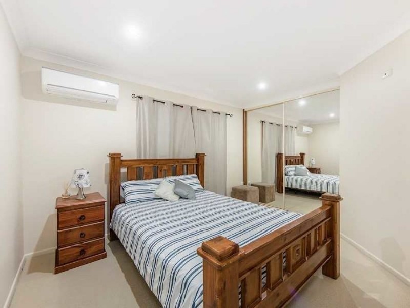 1 Tallarook Court, Karana Downs QLD 4306