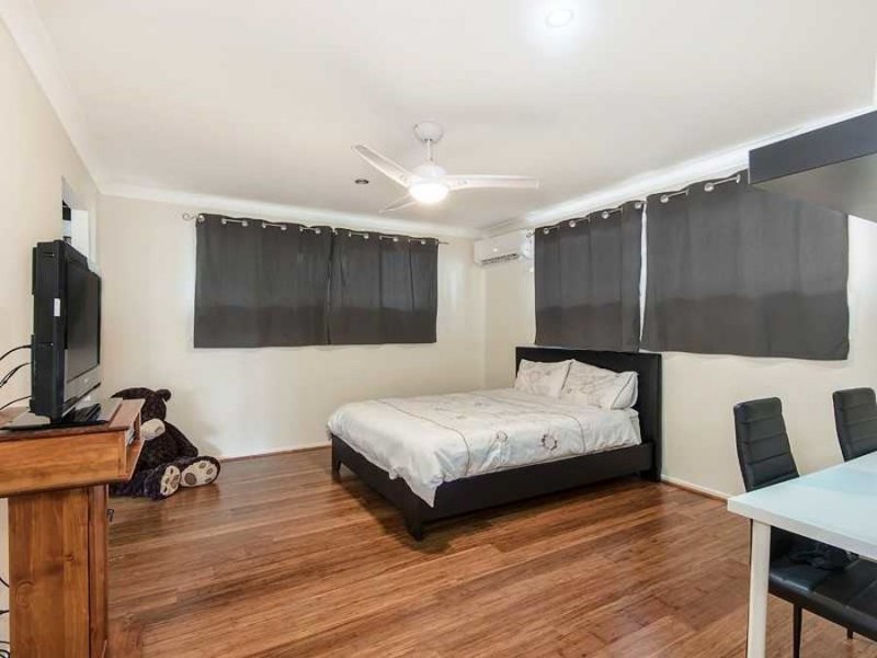 1 Tallarook Court, Karana Downs QLD 4306