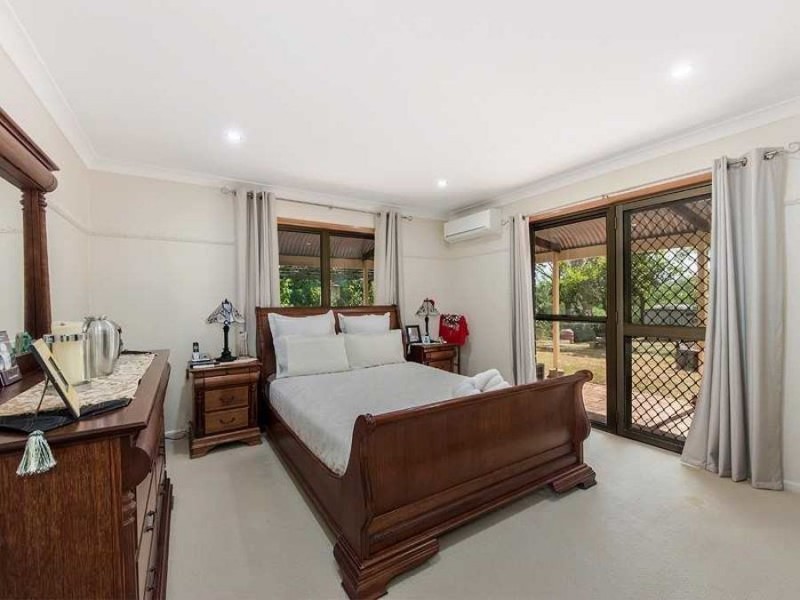 1 Tallarook Court, Karana Downs QLD 4306