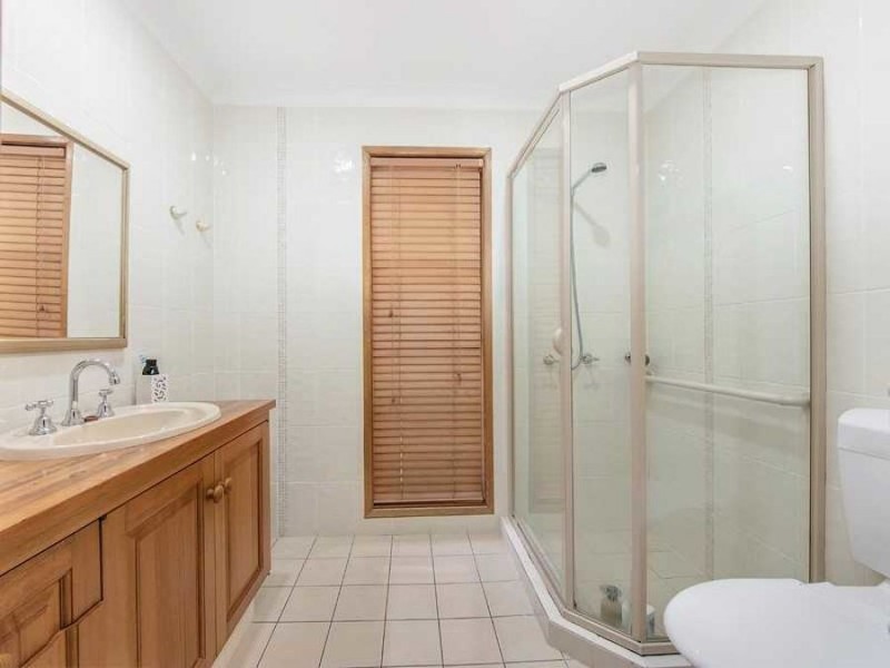 1 Tallarook Court, Karana Downs QLD 4306