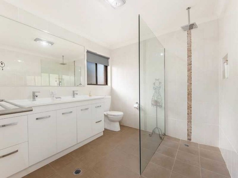 1 Tallarook Court, Karana Downs QLD 4306