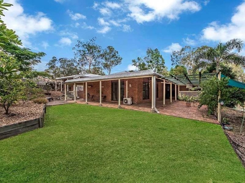 1 Tallarook Court, Karana Downs QLD 4306
