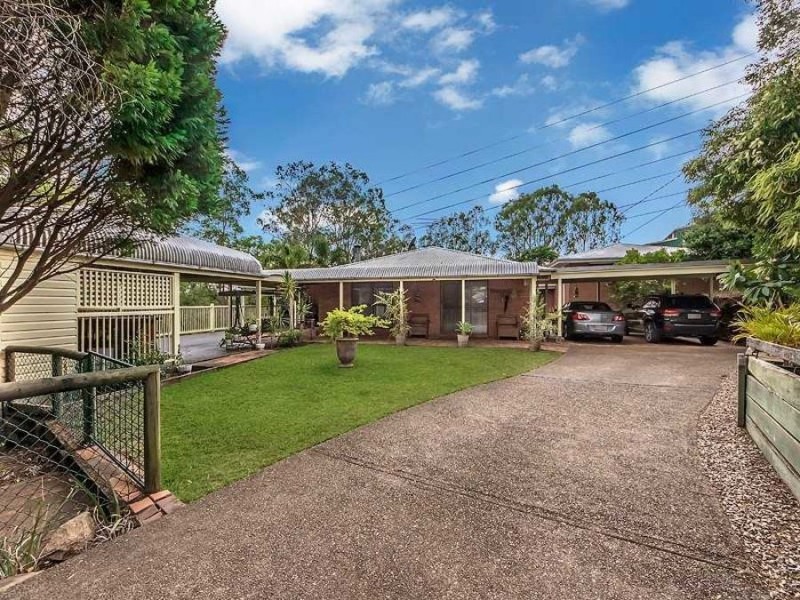 1 Tallarook Court, Karana Downs QLD 4306