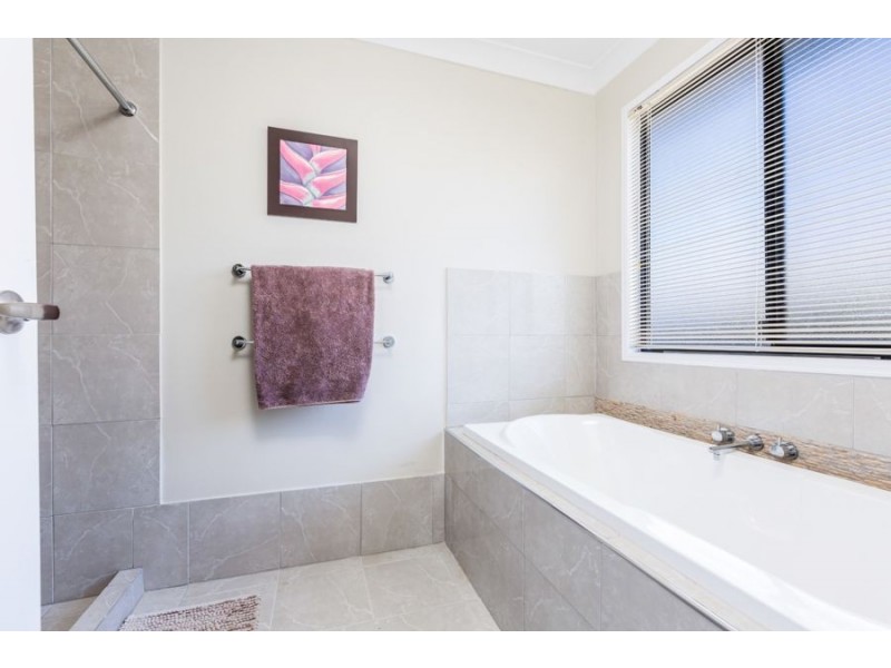 24 Noblewood Crescent, Fernvale QLD 4306