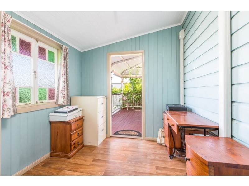 15 North Station Road, North Booval QLD 4304