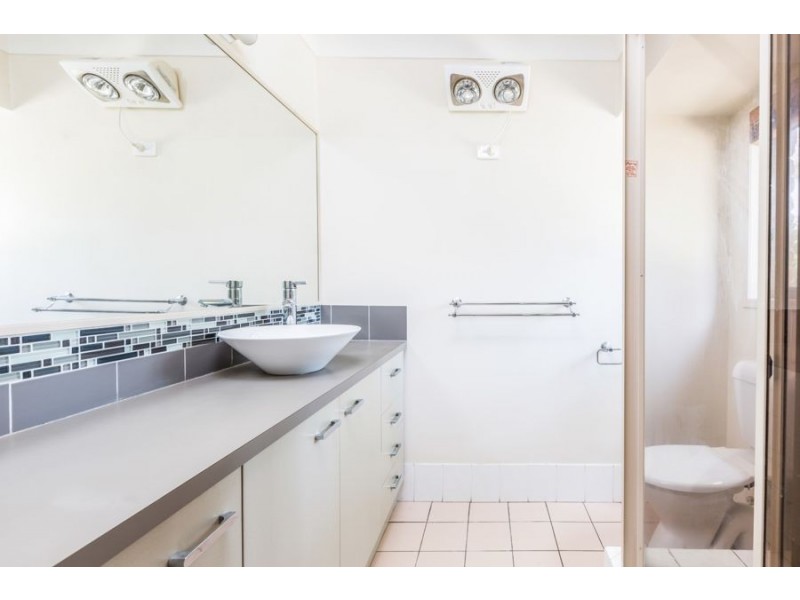 9 Sheppey Place, Yamanto QLD 4305