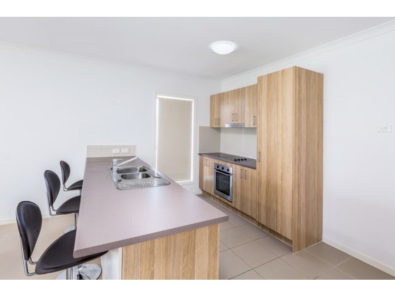 42 Napier Circuit, Silkstone QLD 4304
