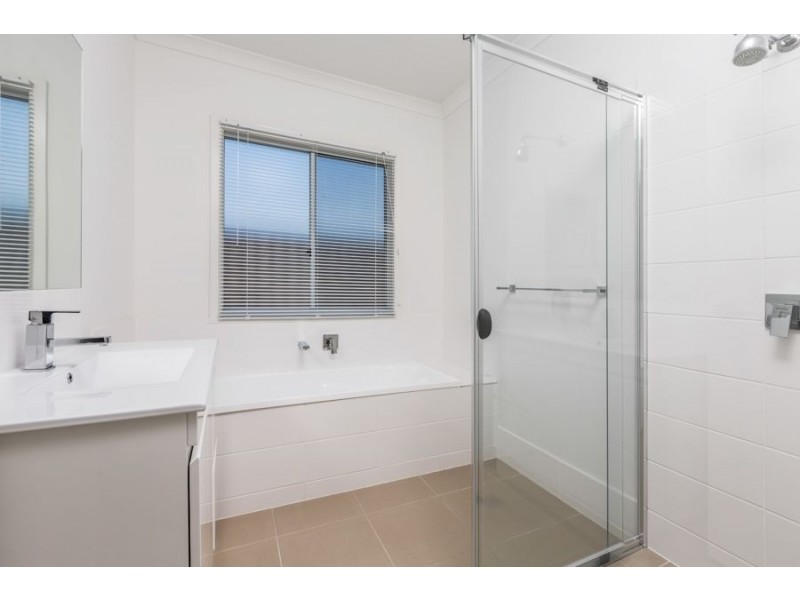 42 Napier Circuit, Silkstone QLD 4304