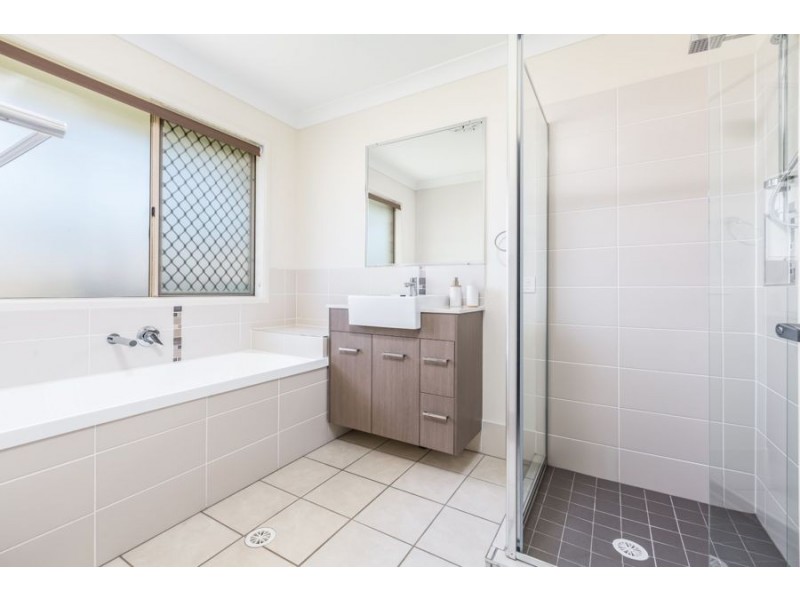 34 Arlington Way, Kensington Grove QLD 4341