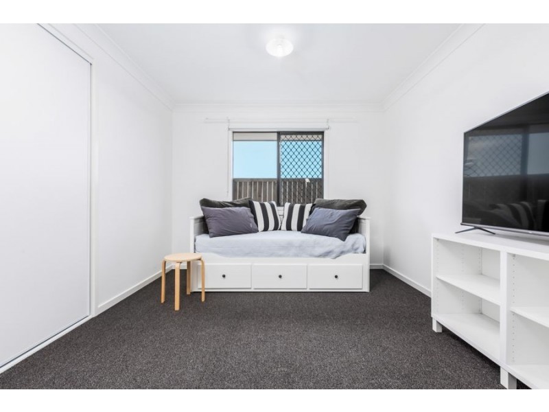 76 Wallace Street, Walloon QLD 4306