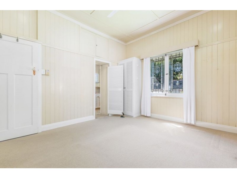 1 Milford Street, Ipswich QLD 4305