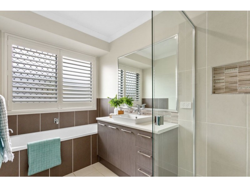 16 Emeraldwood Street, Fernvale QLD 4306