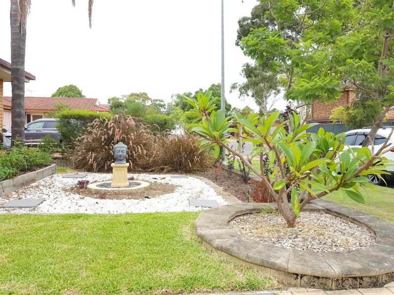 12 Hyde park Court, Wattle Grove NSW 2173