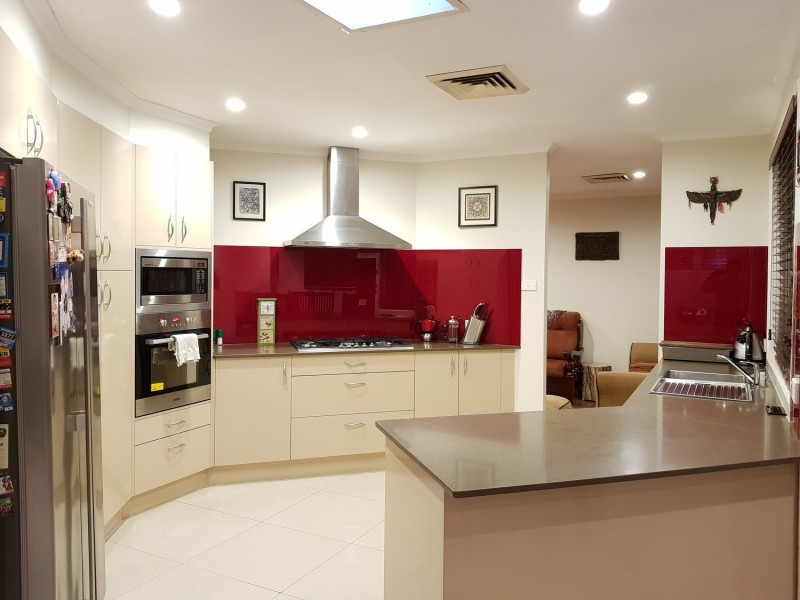 12 Hyde park Court, Wattle Grove NSW 2173