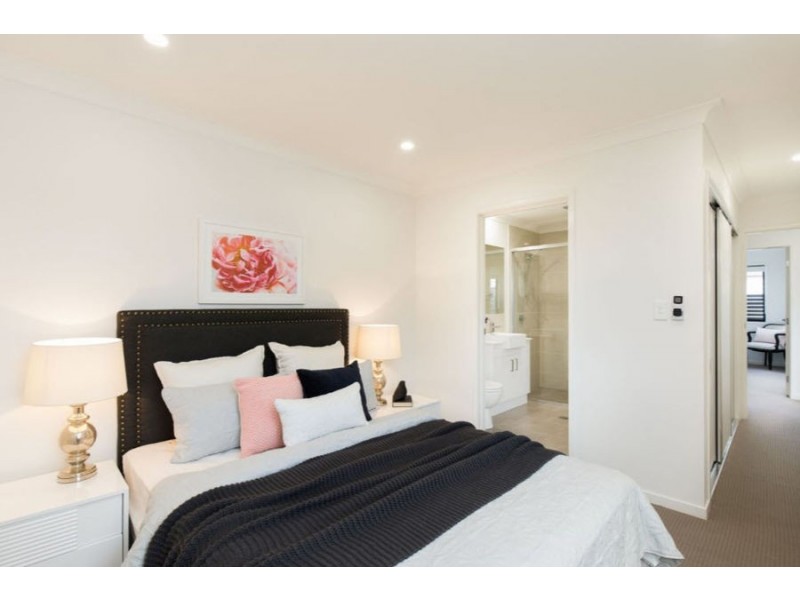 2 / 7-11 Kennington Road, Camp Hill QLD 4152