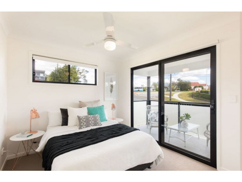 2 / 7-11 Kennington Road, Camp Hill QLD 4152