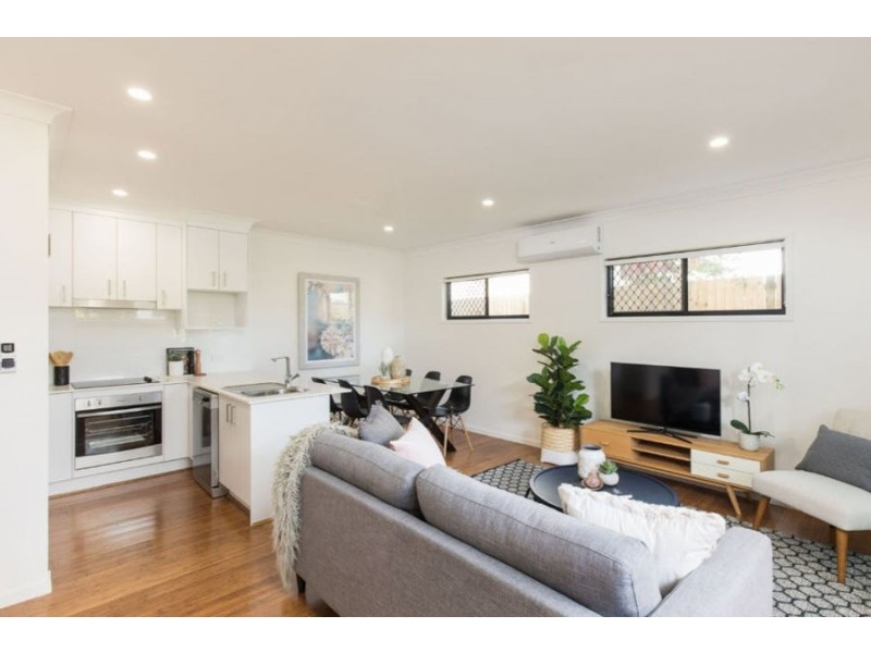2 / 7-11 Kennington Road, Camp Hill QLD 4152