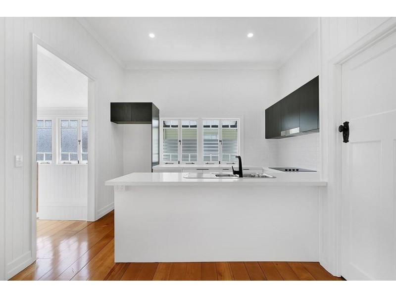 1 / 64 Thomas Street, Greenslopes QLD 4120