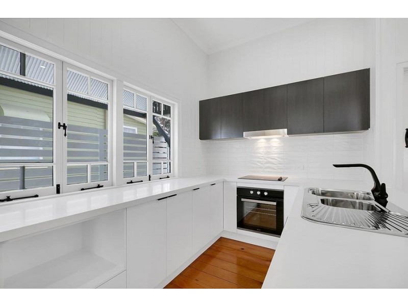 1 / 64 Thomas Street, Greenslopes QLD 4120