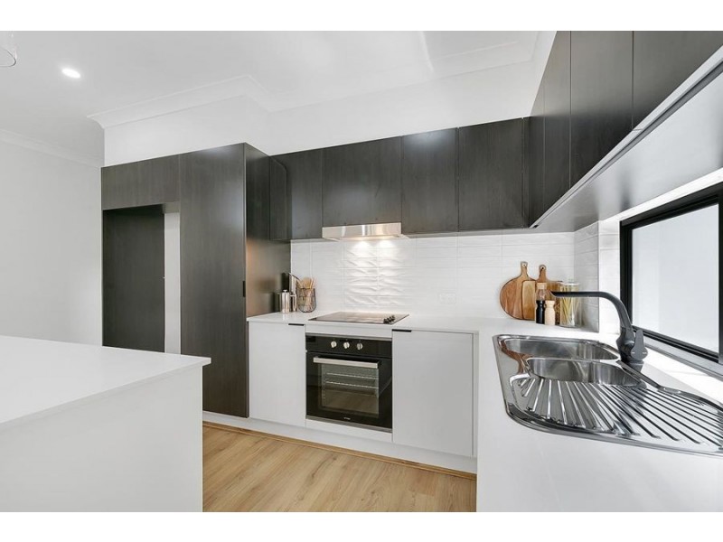 2 / 64 Thomas Street, Greenslopes QLD 4120