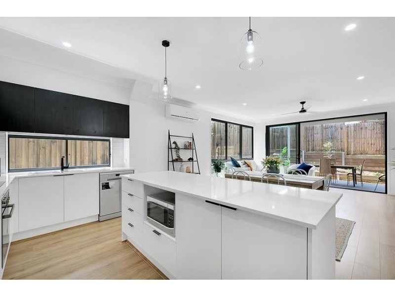 2 / 64 Thomas Street, Greenslopes QLD 4120