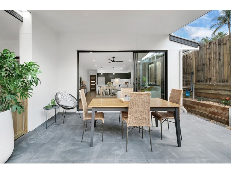 2 / 64 Thomas Street, Greenslopes QLD 4120