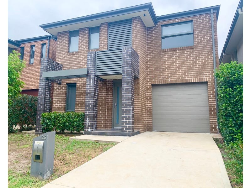 25 Alpine Place, Carnes Hill NSW 2171